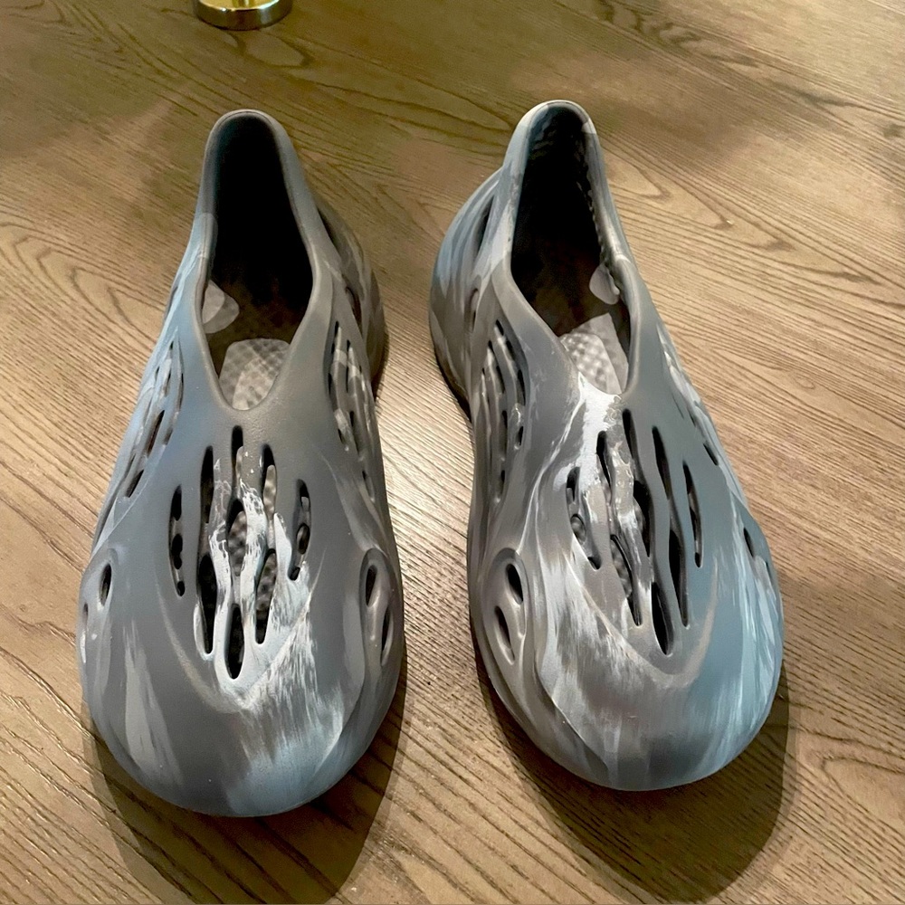 Yeezy foam runners men’s size 9 worn once